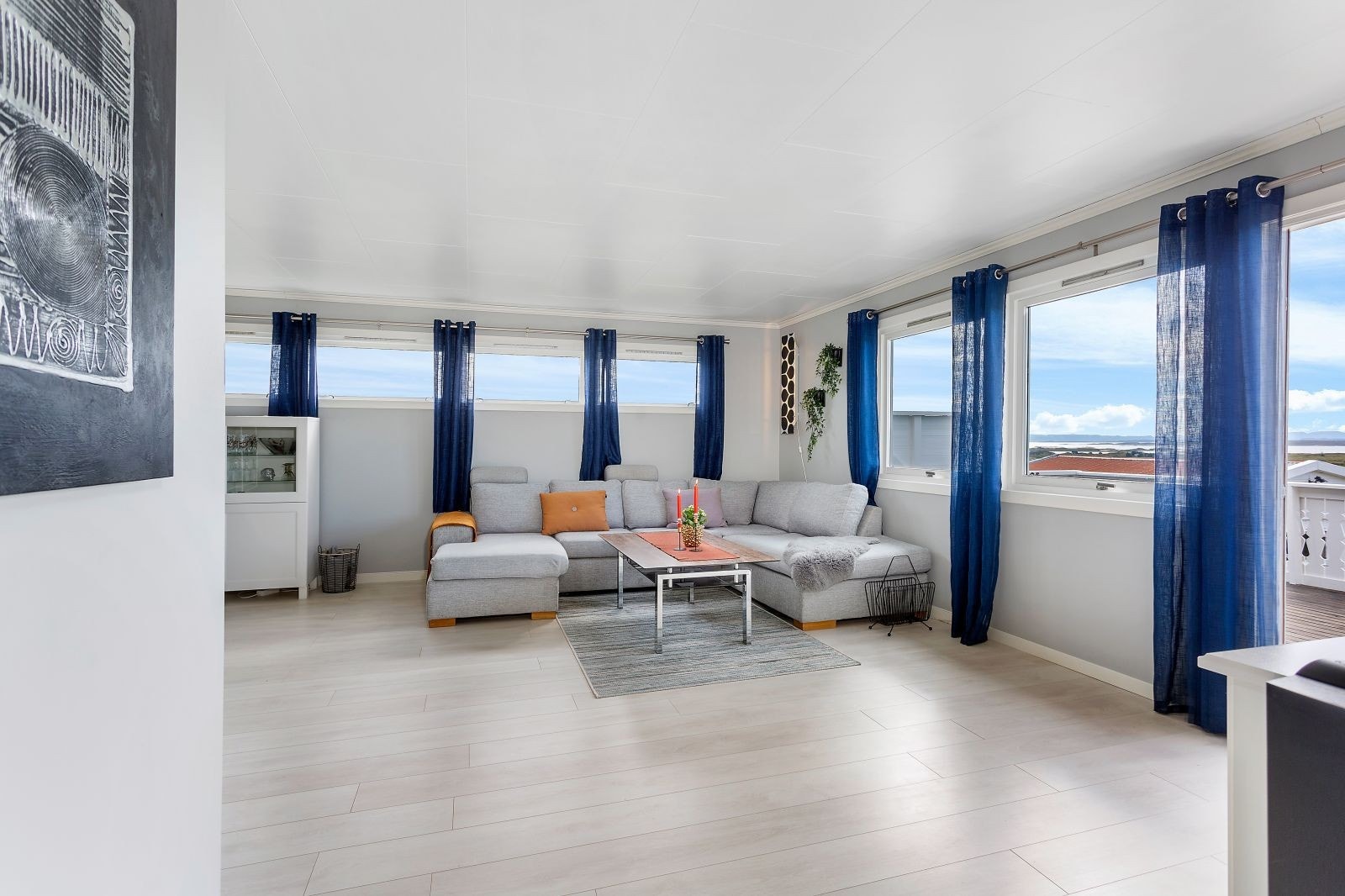 Fra stua har man utgang til veranda. Galleribilde