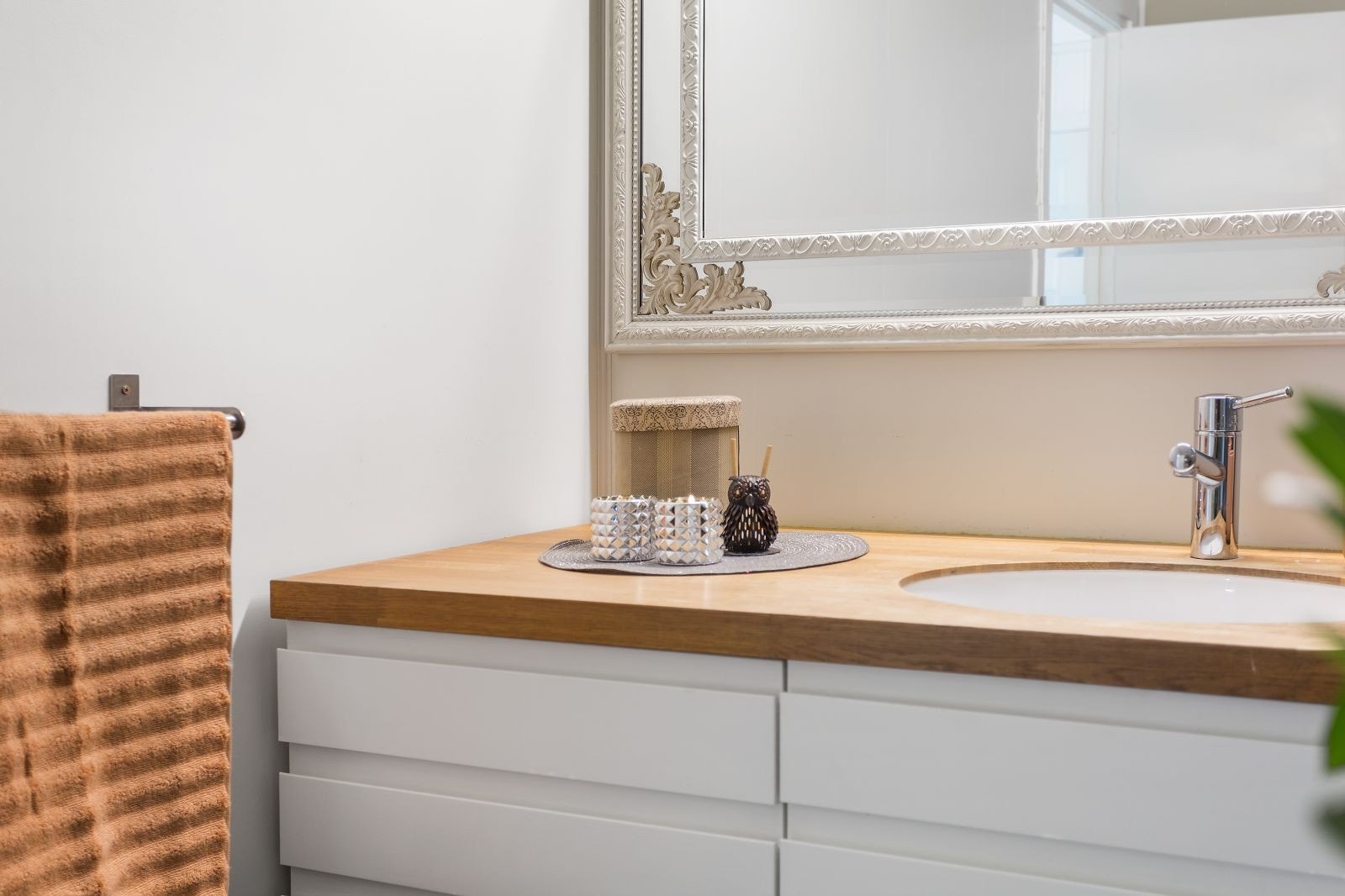 Bad i hovedetasje. Galleribilde