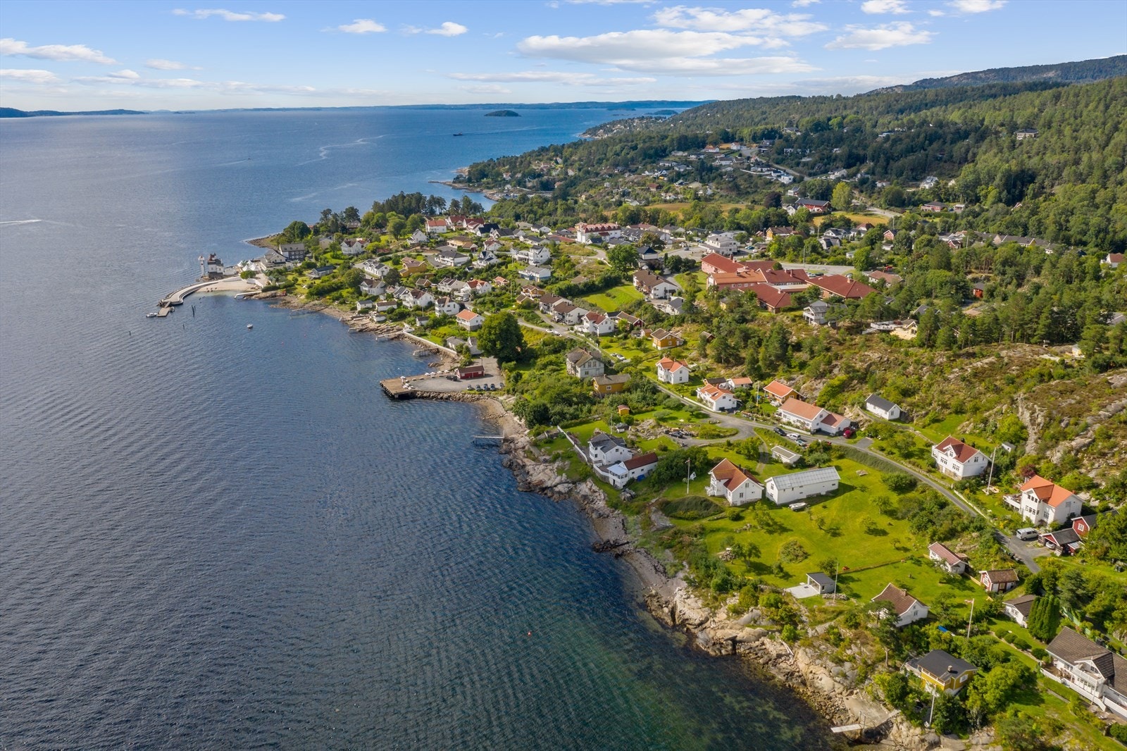 Kun et steinkast fra populære Villa Malla og Filtvet brygge. Galleribilde