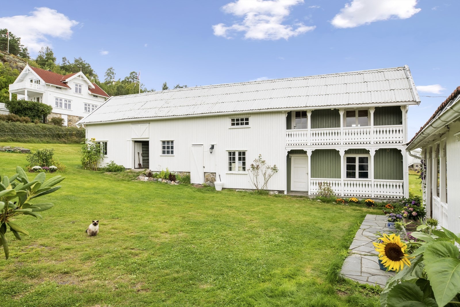 Låve/ Bryggerhus som byr på muligheter. Galleribilde