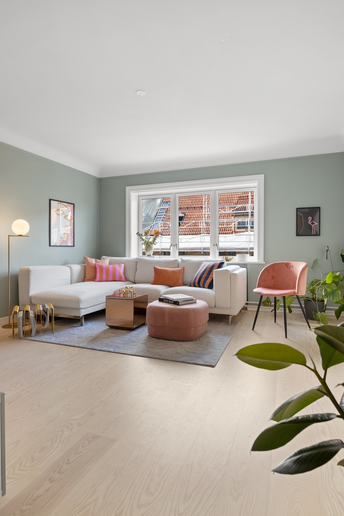 Leiligheten har moderne fargevalg på veggene. Galleribilde