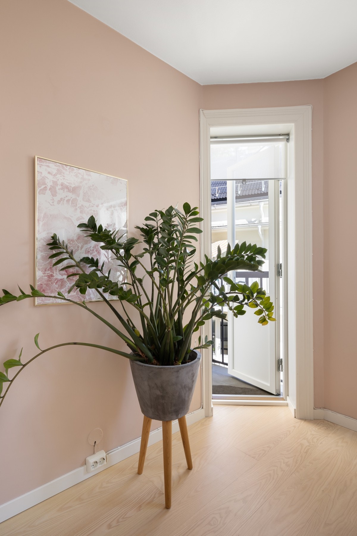 Fra kjøkkenet er det utgang til en brannbalkong. Galleribilde