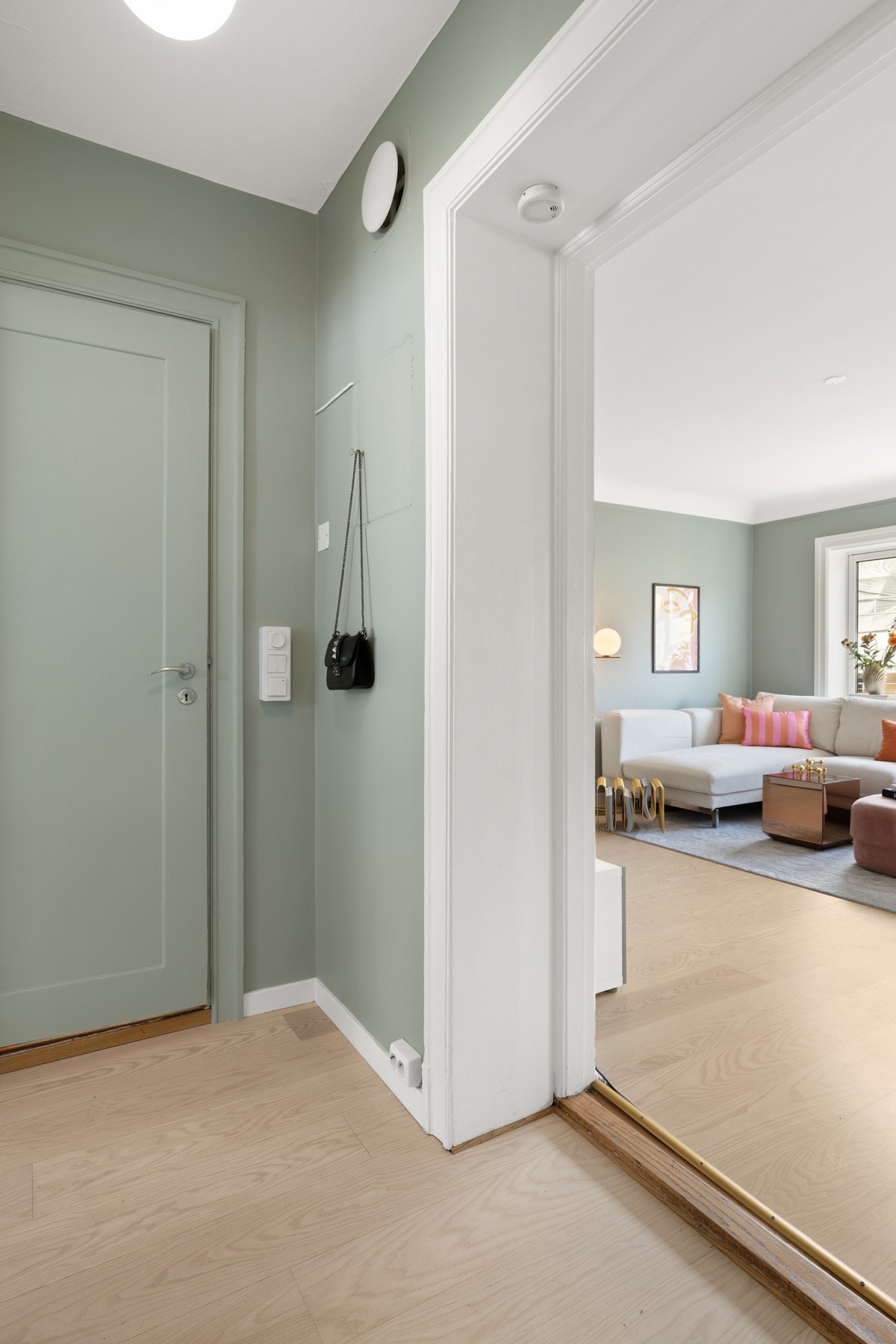 Ditt første møte med leiligheten er en innbydende entré. Galleribilde