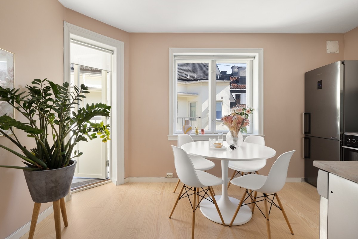 rommet tillater plass til en spisegruppe, så her kan man invitere både venner og familie til en hyggelig middag. Galleribilde