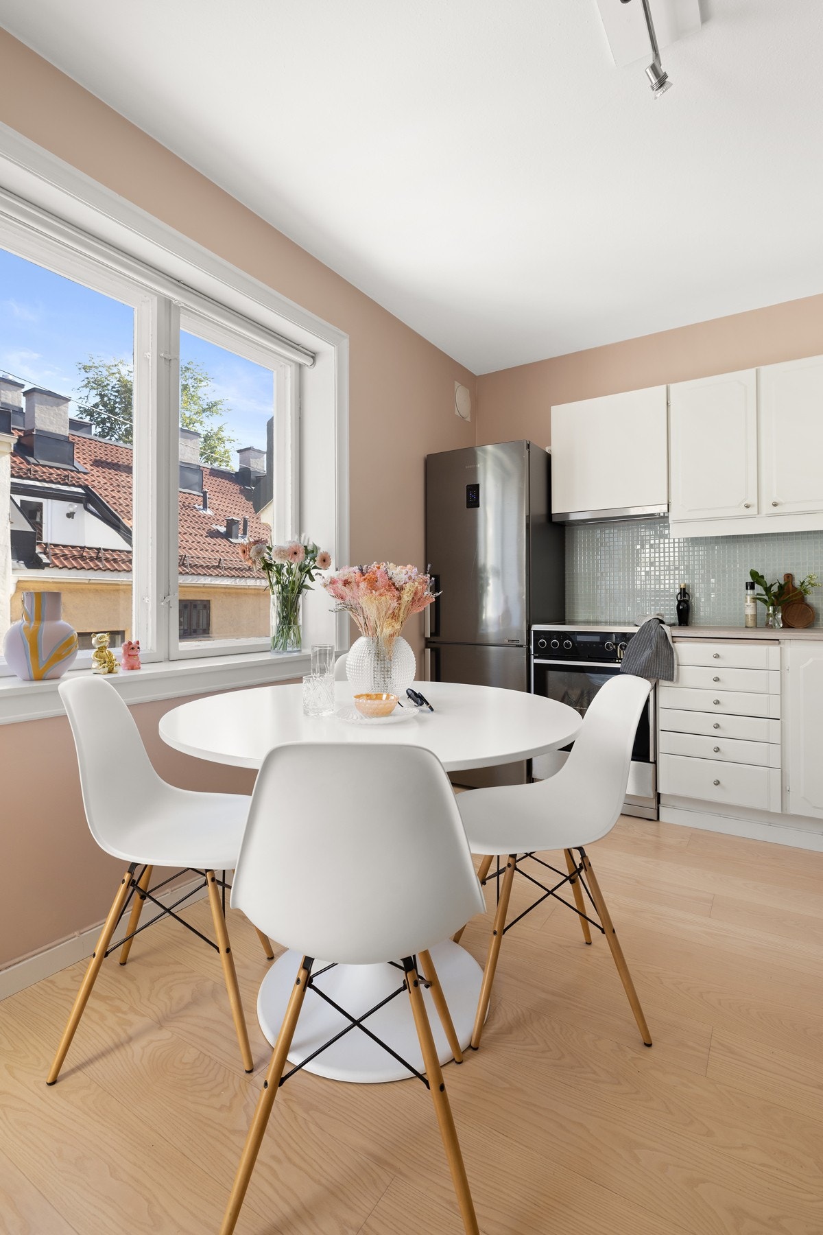 Vindusflatene slipper inn rikelig mengder naturlig lys. Galleribilde