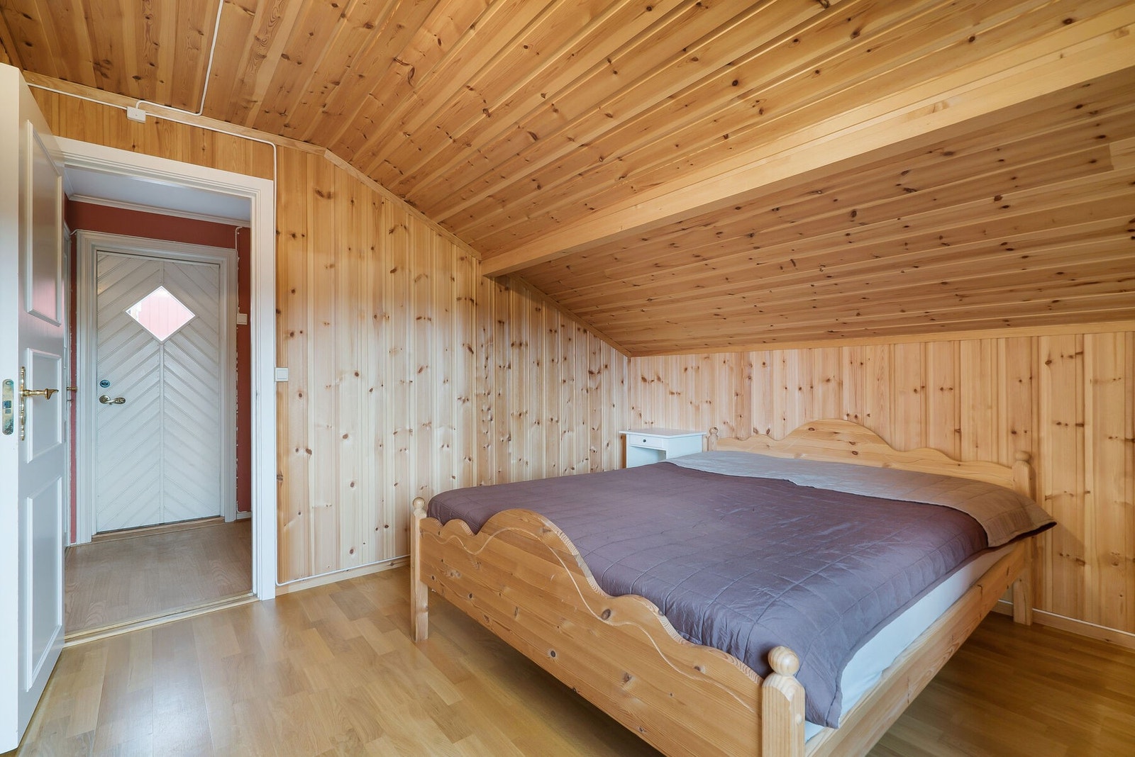 Dette soverommet ligger vendt mot rolige omgivelser og har en fin og velholdt standard. Galleribilde