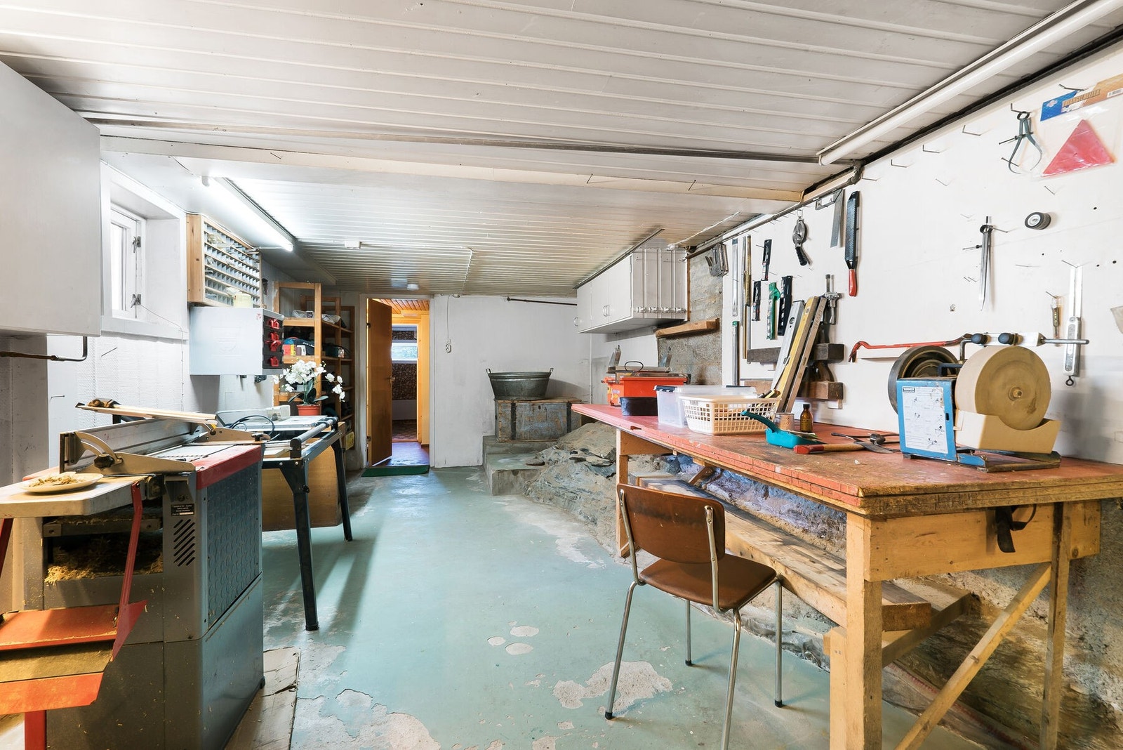 Kjelleren har uten tvil en høy bruksverdi. Det er ikke vanskelig å se at dette er en perfekt furtebu. Galleribilde