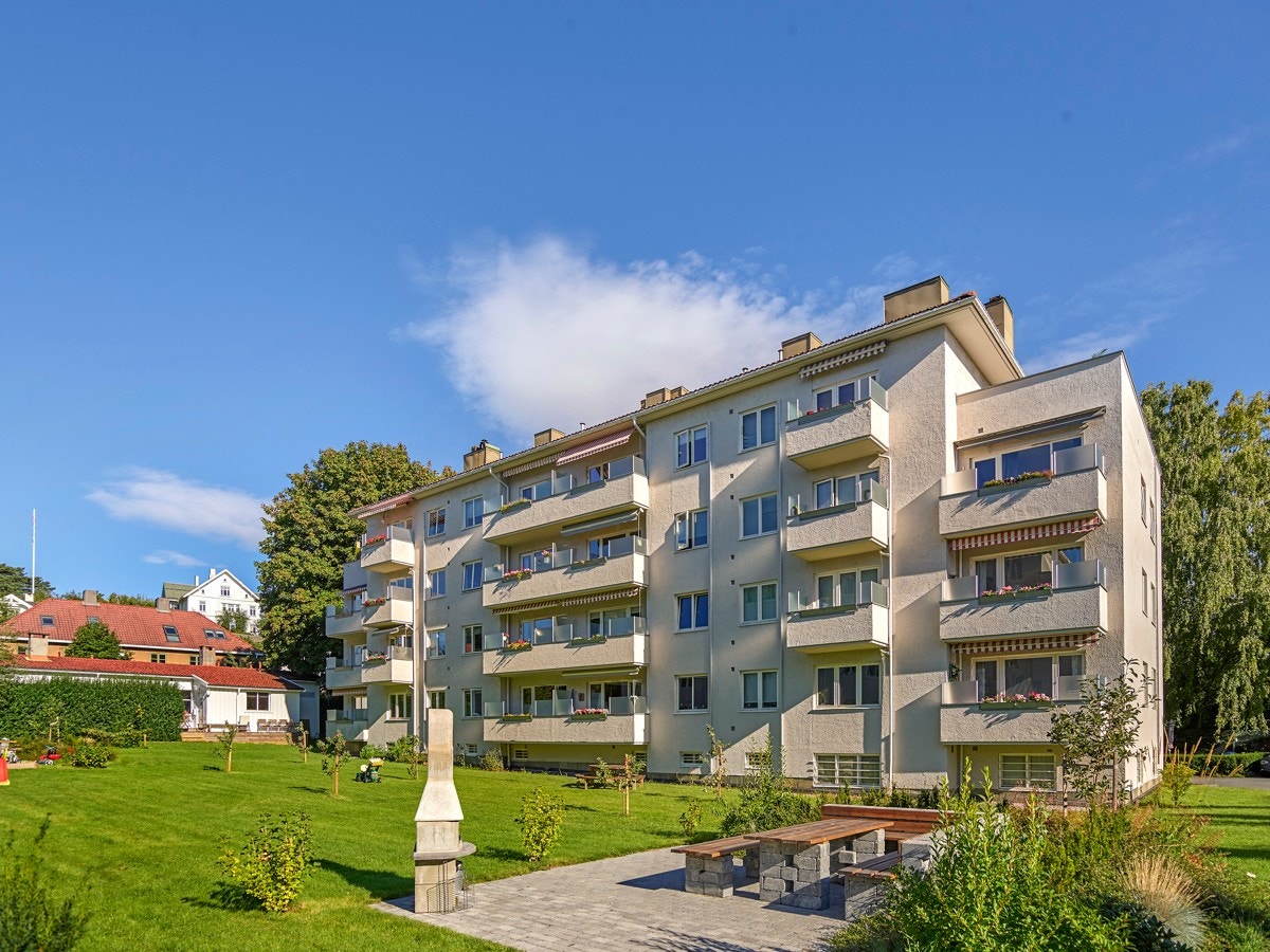 Fasade og fellesområder fra balkongside. Galleribilde