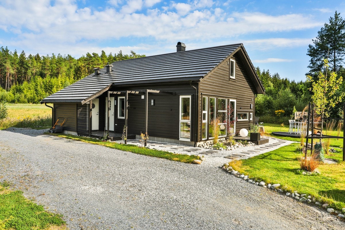 Parkering med elbil-lader Galleribilde