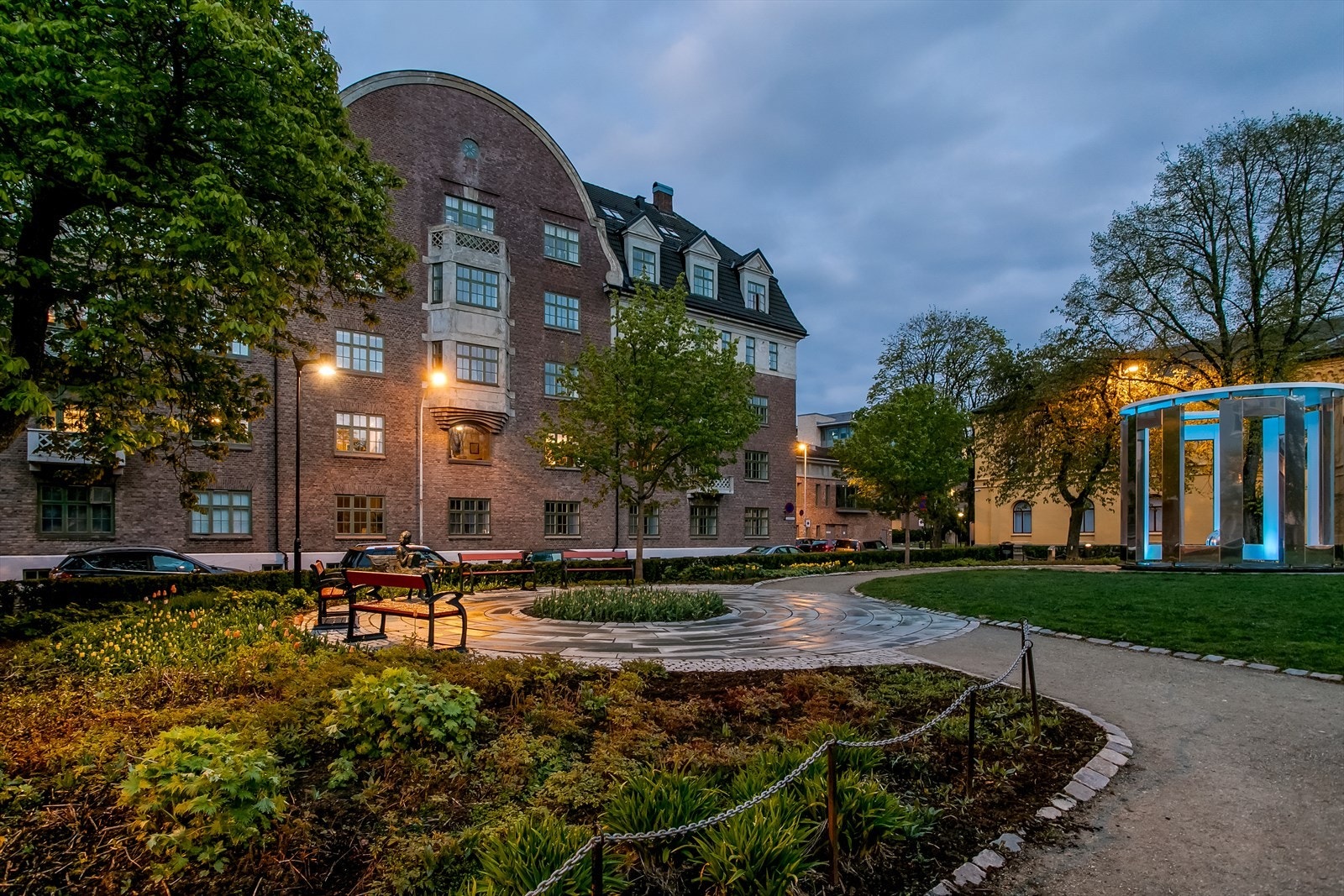 Kveldsstemning av fasade. Galleribilde