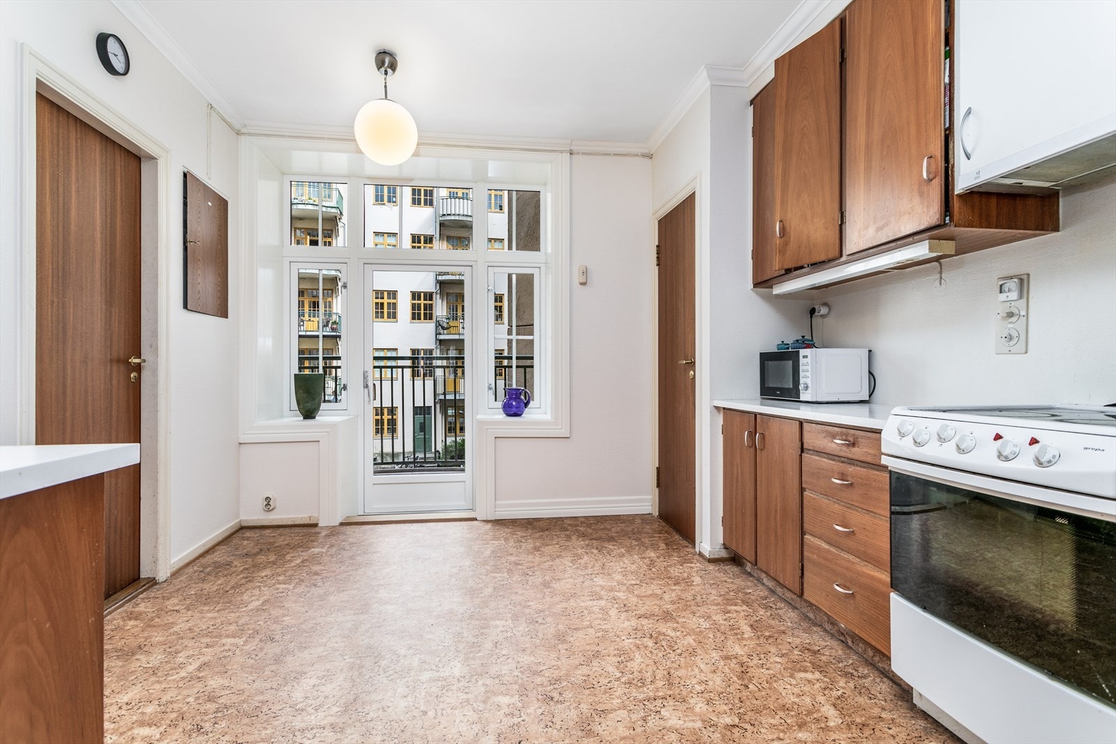 Fra kjøkken har du utgang til balkong. Galleribilde