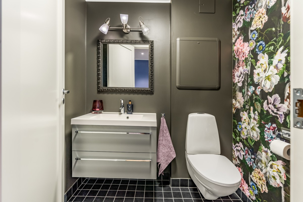 Lekker gjestetoalett i eksklusiv utførelse - tapet fra Designers Guild