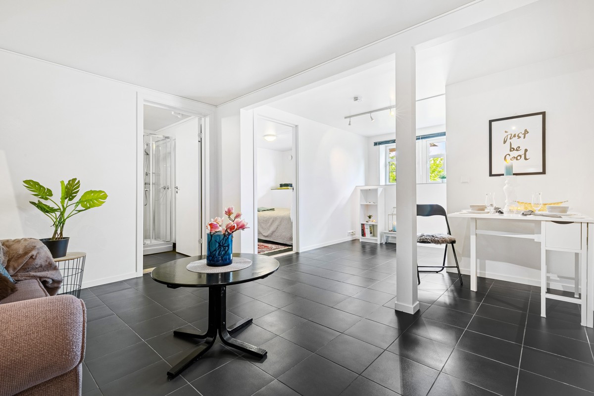 Store vindusflater gir godt innslipp av naturlig lys