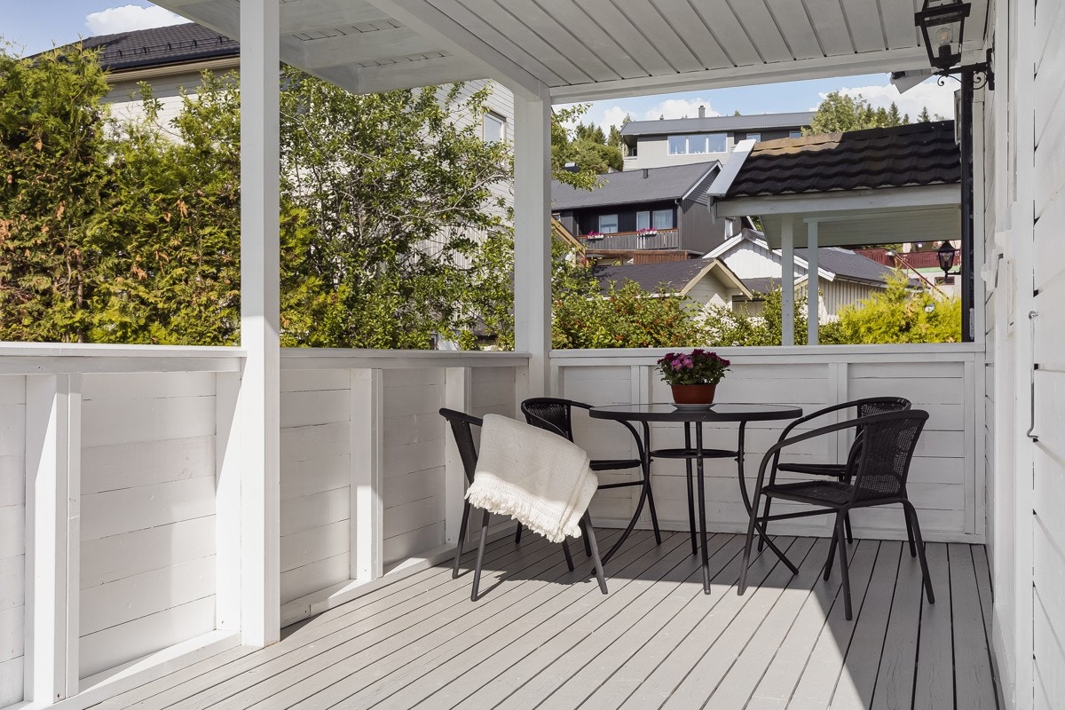 Overbygd del av terrasse. Galleribilde
