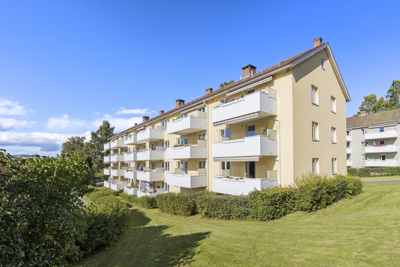 Keyserløkka Nord borettslag disponerer 34 parkeringsplasser. I tillegg har Keyserløkka Nord tre garasjelag som disponerer tilsammen 83 garasjer. Gjesteparkeringen finnes det også. Samt det er beboerparkering i gata. Galleribilde