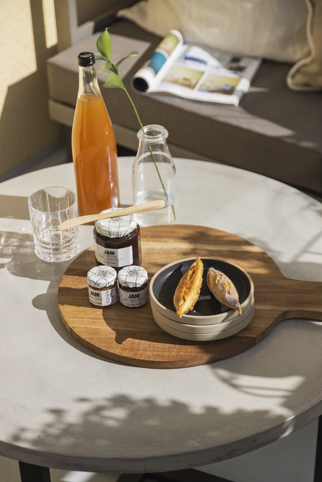 Leiligheten ligger høyt og fritt, uten innsyn, rikelig med naturlig lysinnslipp og utrolige solnedganger Galleribilde