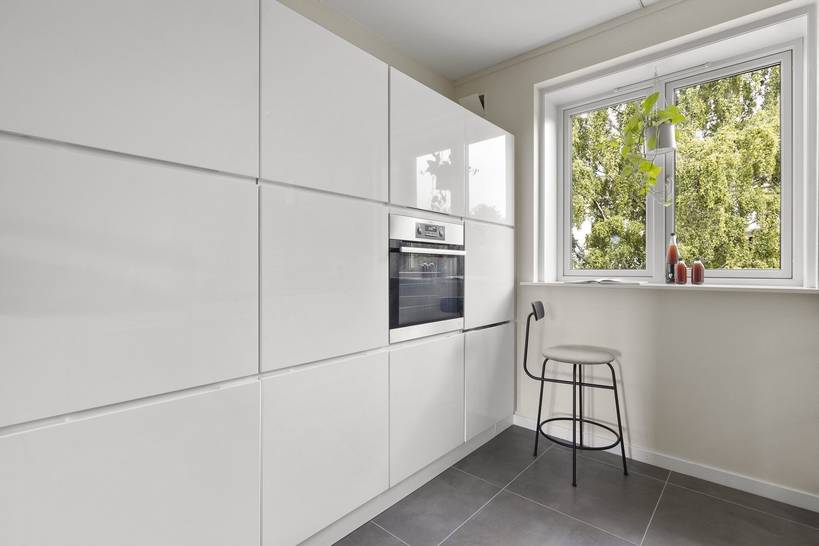 Overflater på kjøkken er nymalt i 2020 Galleribilde