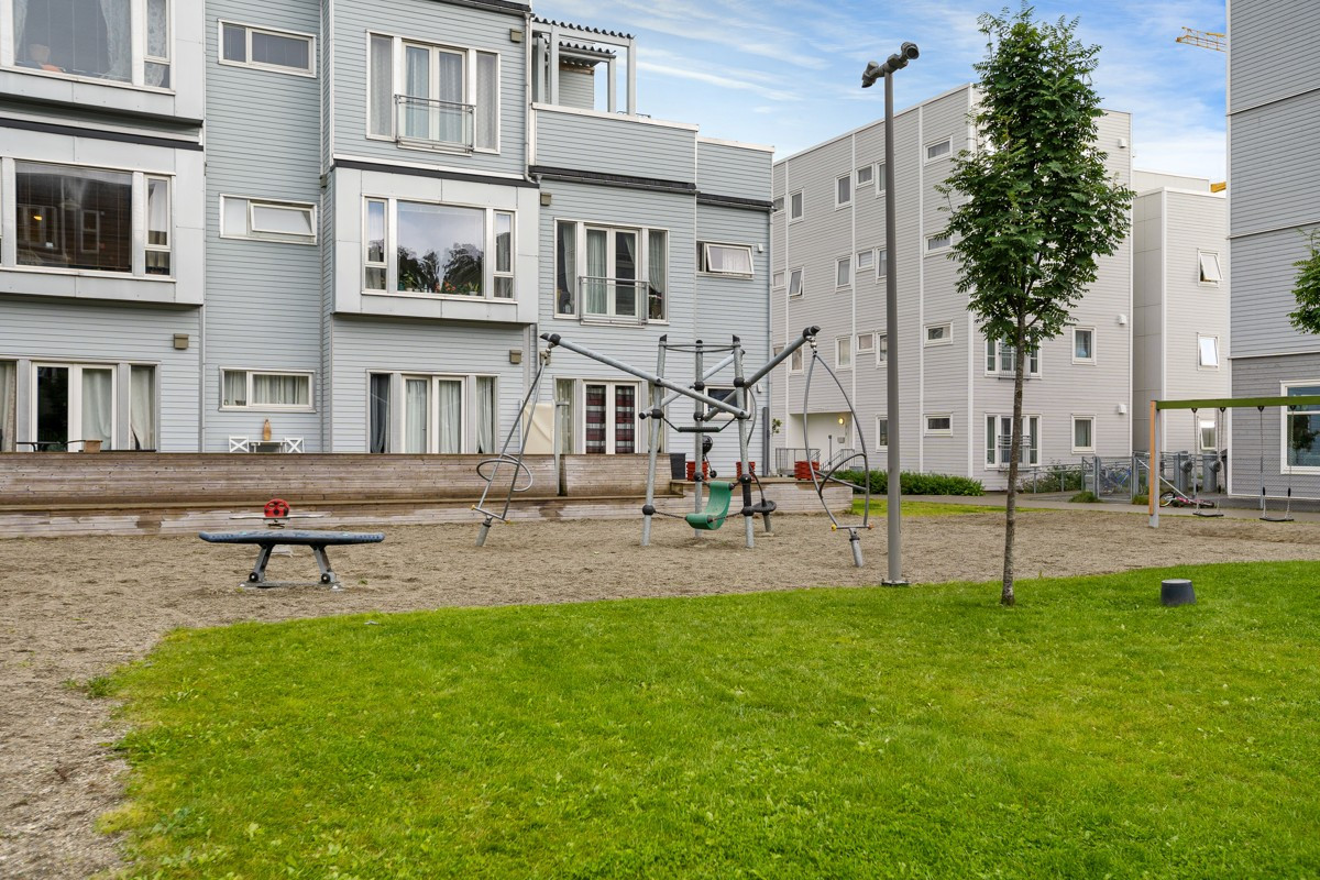 Lekeplass rett utenfor leiligheten