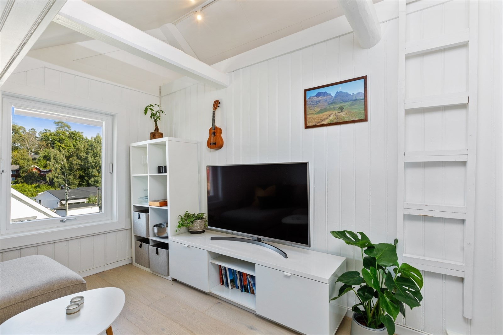 Stige fra stuen opp til den ene hemsen. Galleribilde