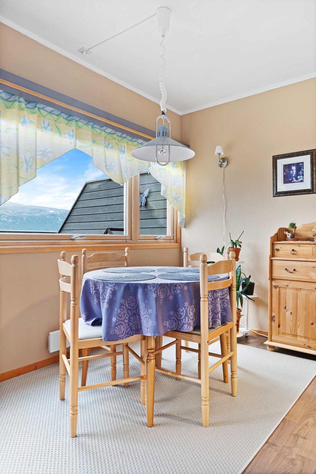 Naturlig plass til spisebord i stuen