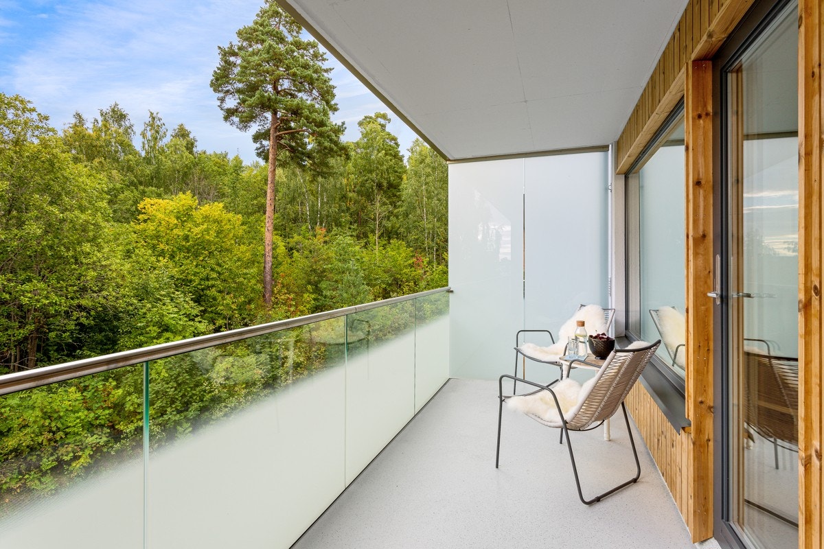 Flott overbygget nordvestvendt balkong på ca. 11 kvm. Galleribilde