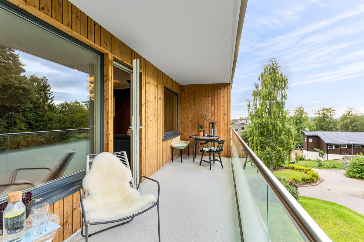 Velkommen til Hovseterveien 66 B presentert av EIE Røa v/Overen Myhre & Rajic! Galleribilde