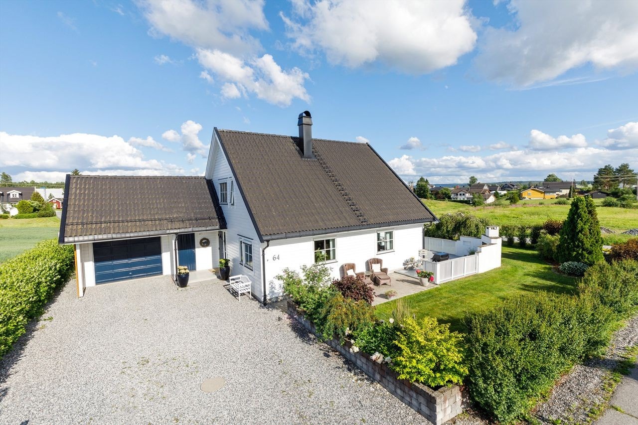 Tiltalende enebolig med barnevennlig beliggenhet. Galleribilde