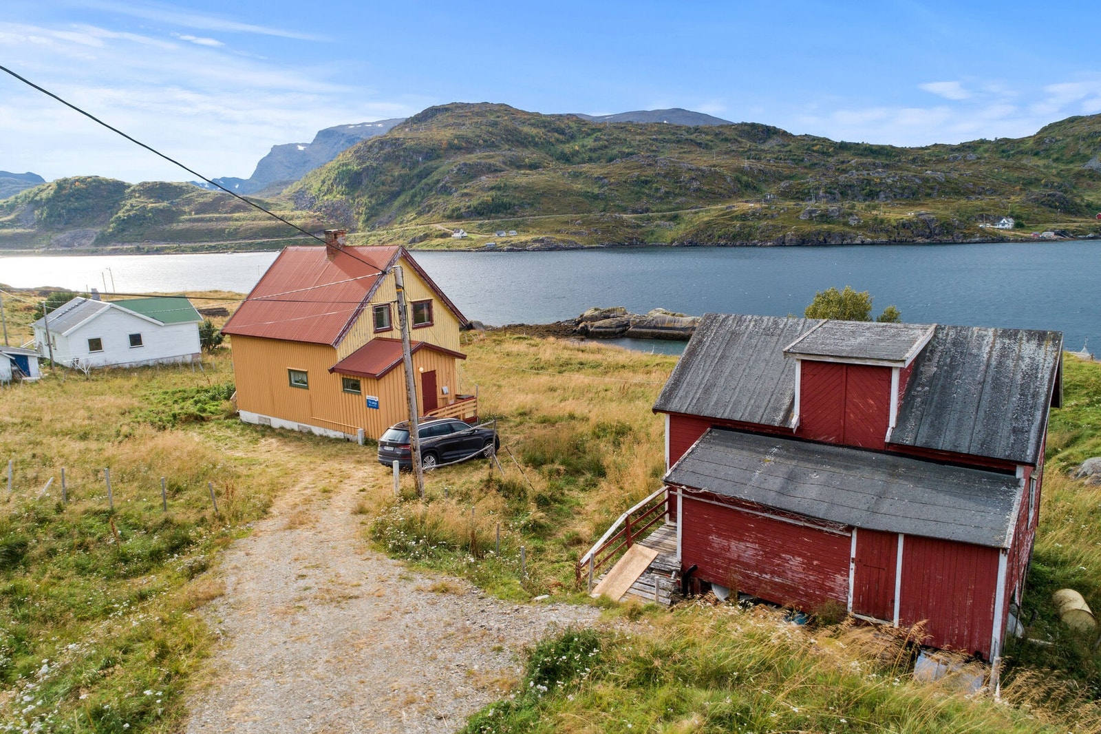 Velkommen til Hønseby og Seiland.
Fasade og fjøs Galleribilde