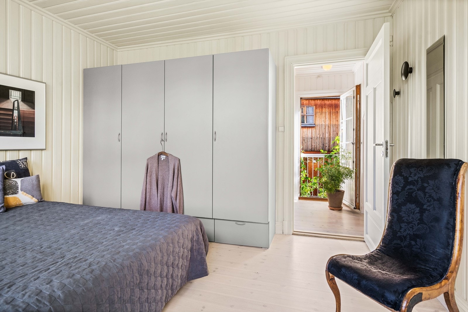 God plass til garderobe på soverom Galleribilde