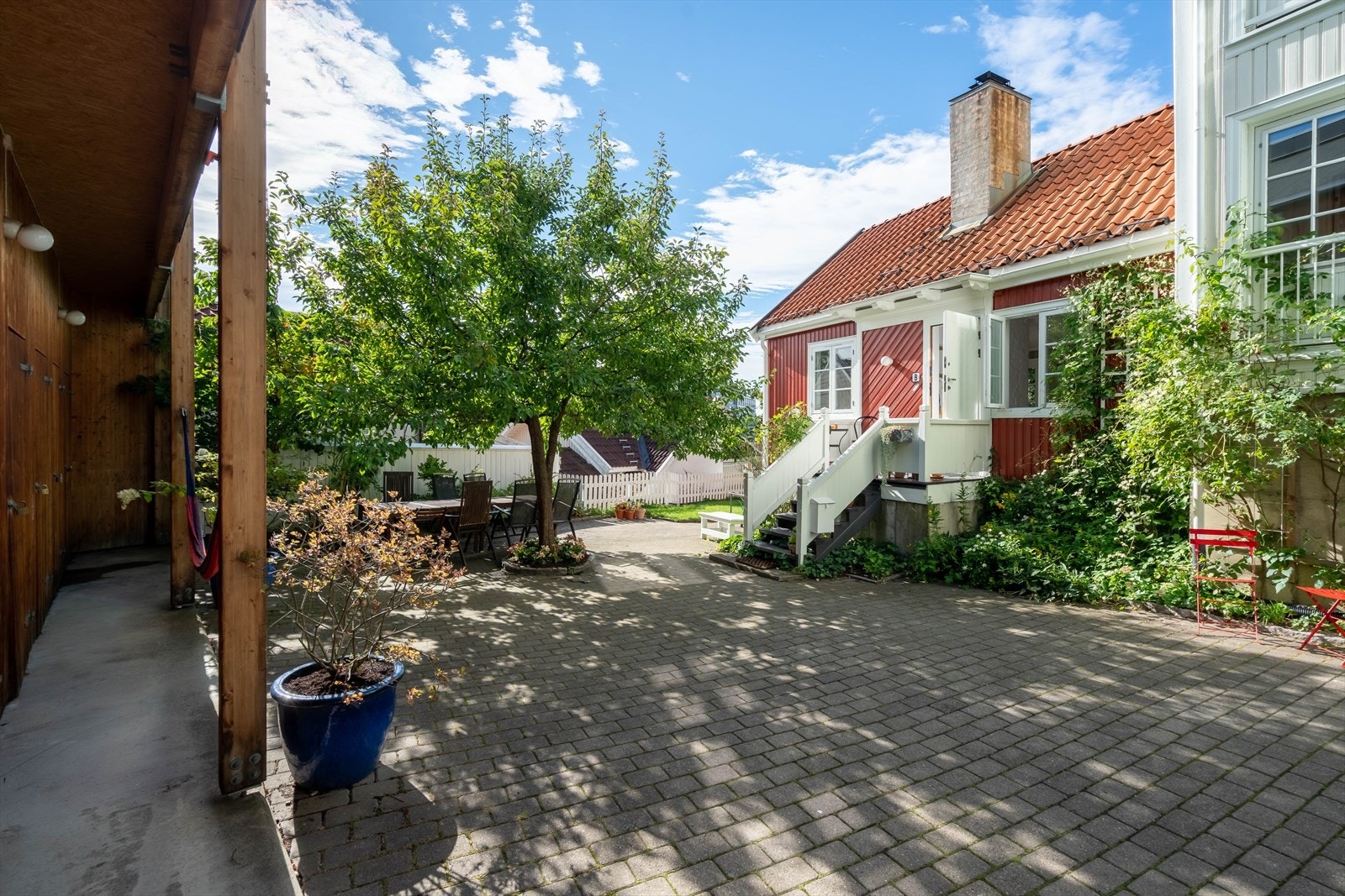 Sjarmerende trehus med flott fellesarealer. Galleribilde