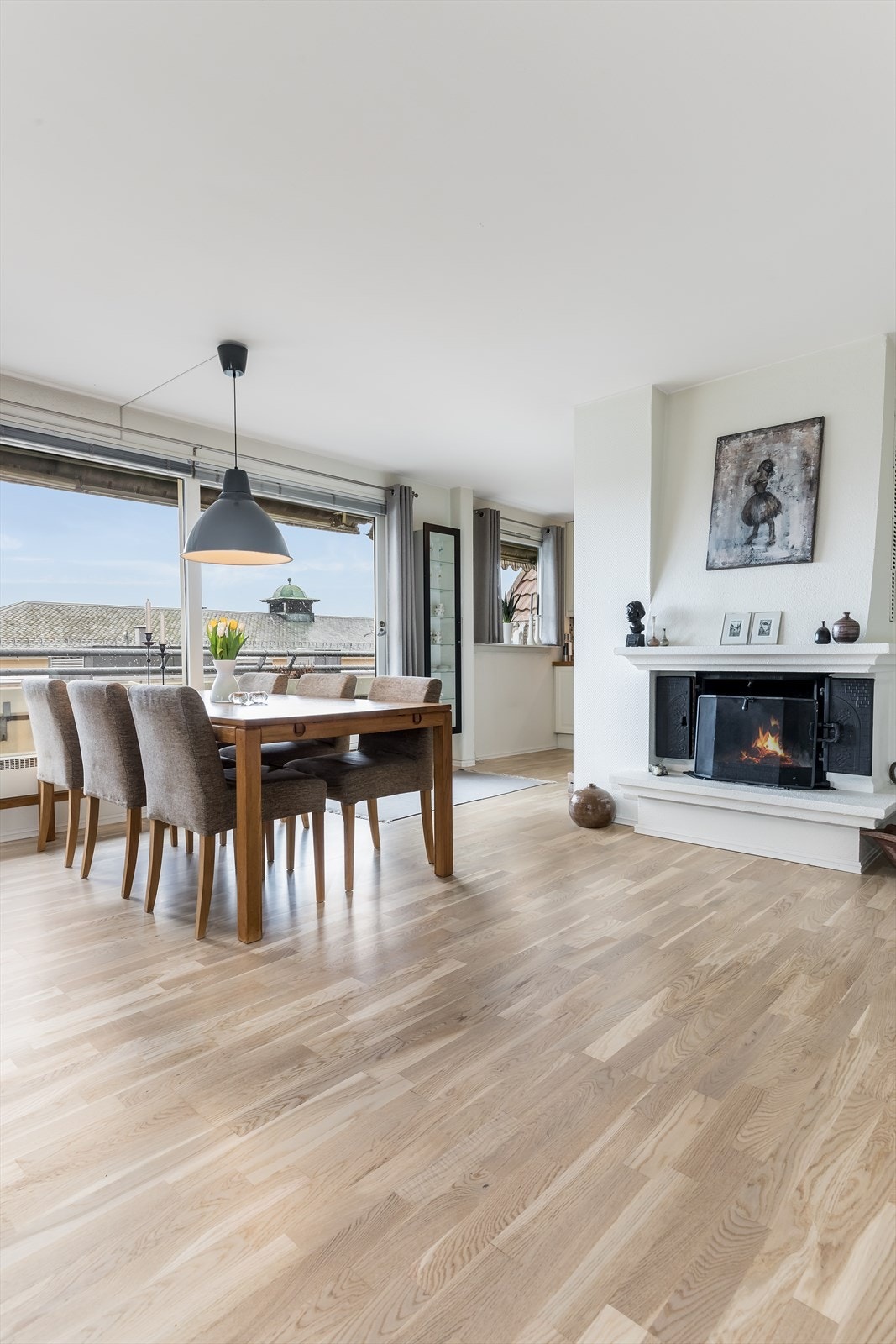 Her har man plass til å invitere venner og familie til hyggelige lag. Galleribilde