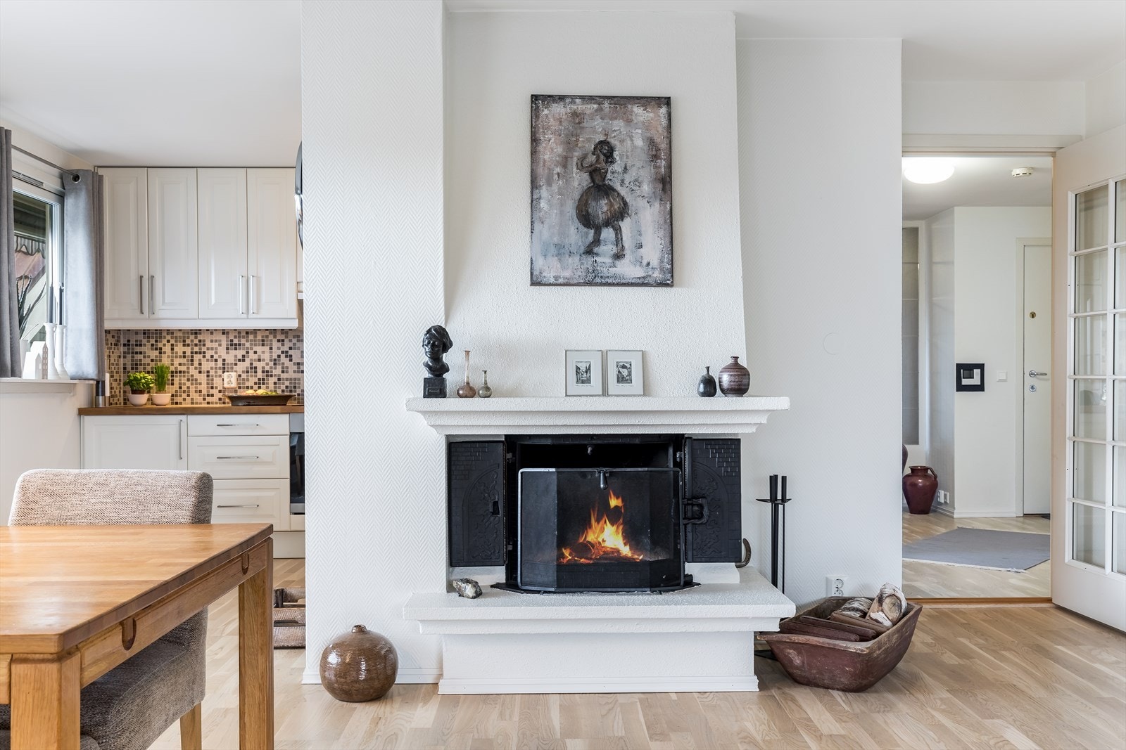 Hyggelig elementpeis i stuen som virkelig setter stemningen på kalde kvelder. Galleribilde