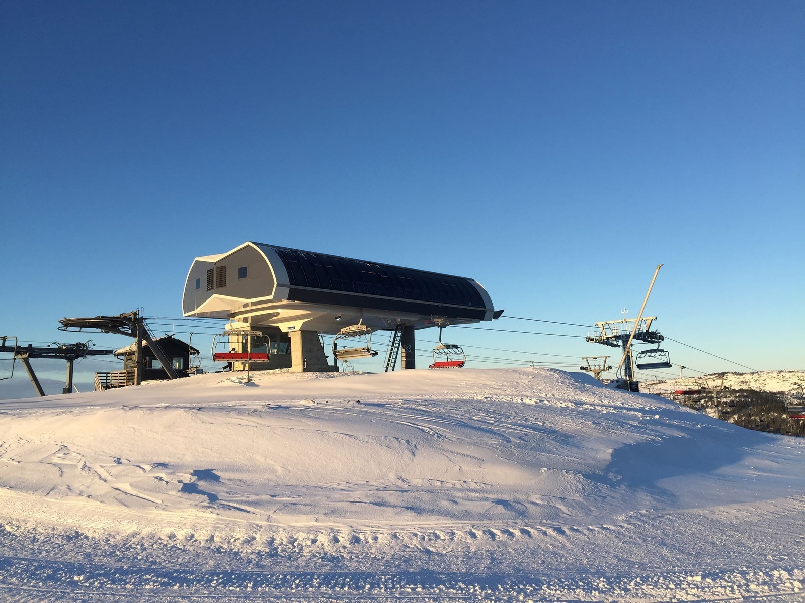Gautefall skisenters nyeste stolheis. En 6-seters ekspressheis som tar deg til toppen på noen få minutter! Galleribilde