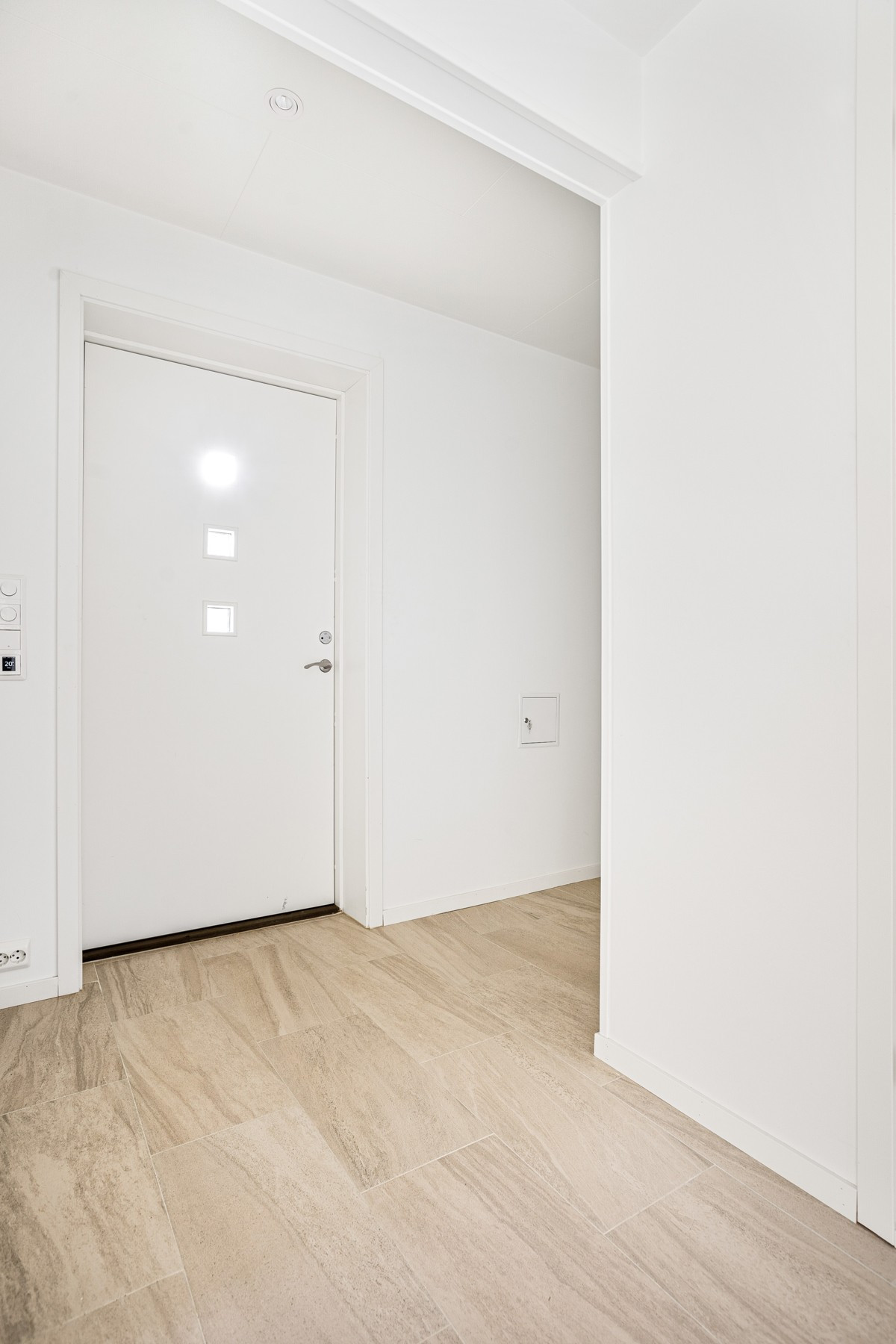 Romslig entré (bildet er hentet fra speilvendt enhet, avvik vil forekomme)