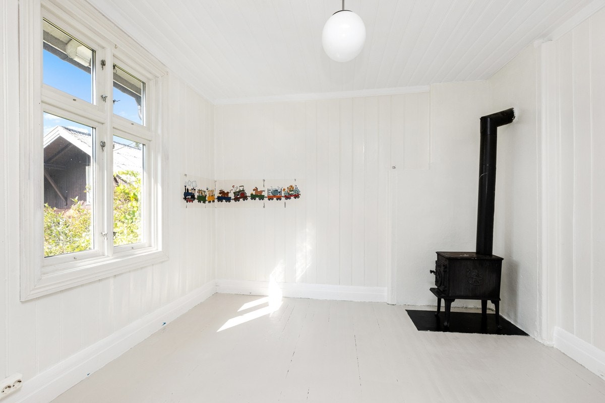 Det er totalt tre soverom i denne delen av eiendommen. Galleribilde