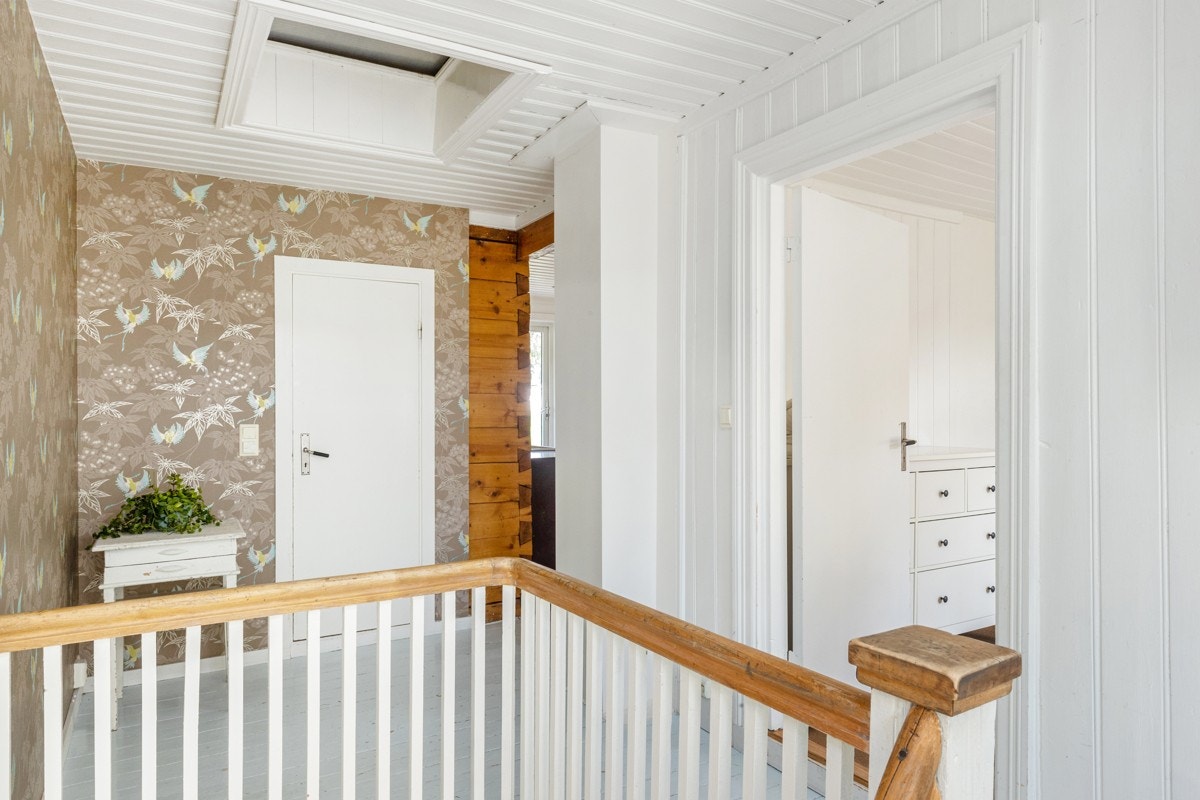 I 2. etasje er det kjøkken / stue og 2 soverom til. Galleribilde