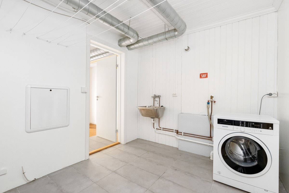 Vaskerom med flislagt gulv. Galleribilde