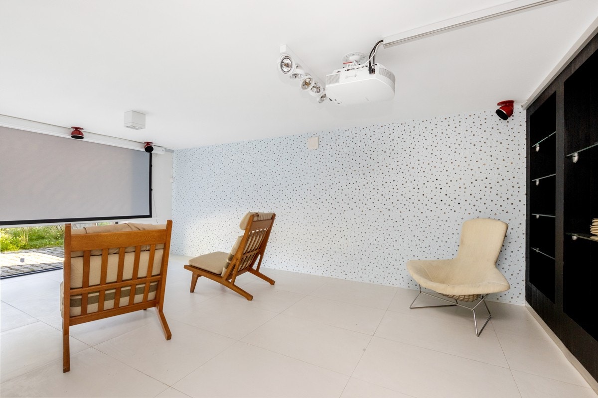 Kinorom i underetasjen. Galleribilde