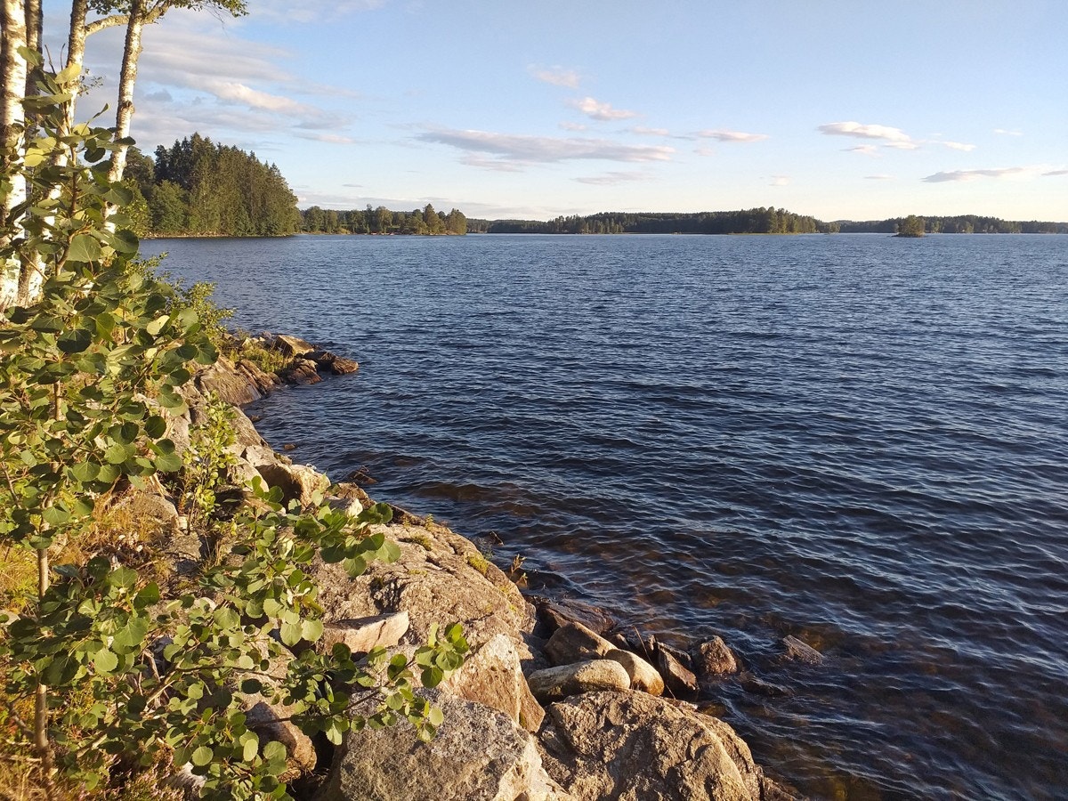 Vakre Lyseren og Bermerud badeplass er ikke langt unna med sandstrand og svaberg. Galleribilde