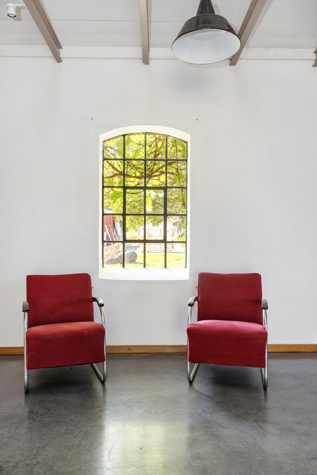 Det er god plass til å innrede med en hyggelig avslapningplass med godstoler hvor varmen kan nytes på kalde vinterdager. Galleribilde