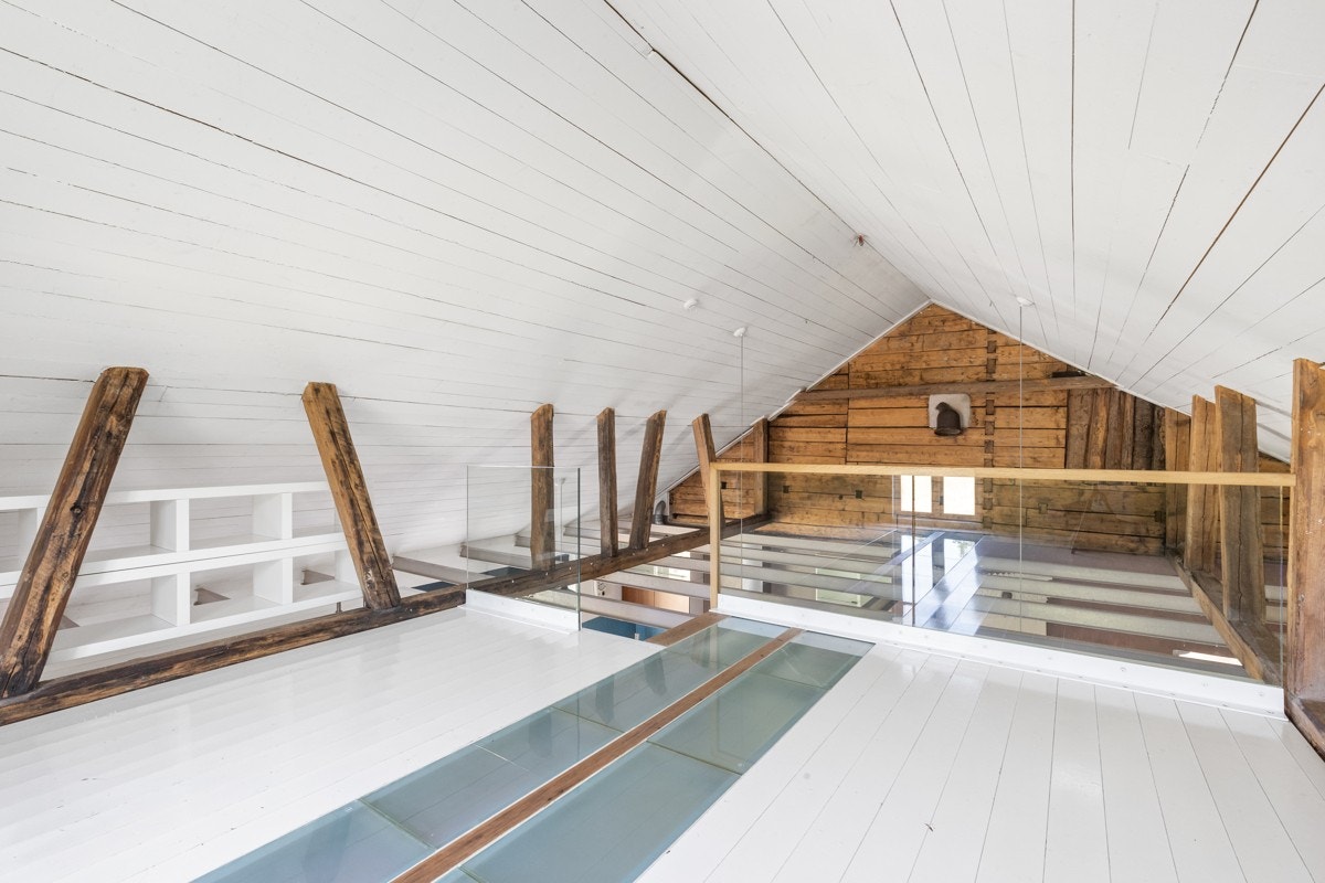 Her ser du mange av de bevarte detaljene til bygget. Galleribilde