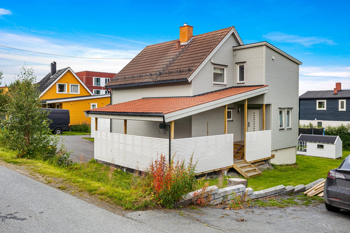 Boligen ligger i en blindegate i et rolig og barnevennlig strøk