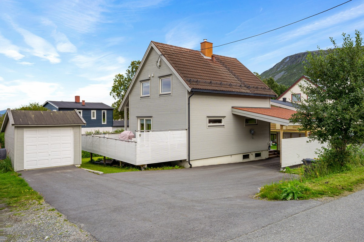 Nyoppusset og trivelig enebolig med god standard sentralt i Tromsdalen