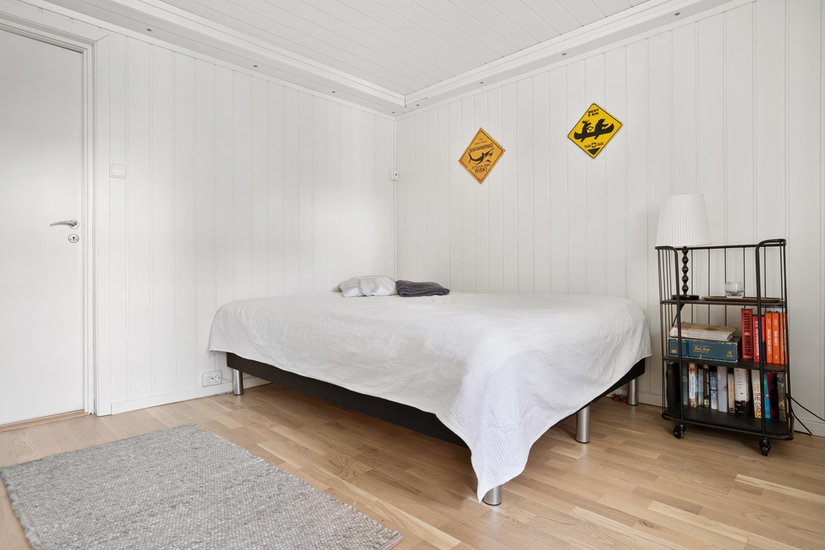 Innredet kjeller med god plass som kan brukes som kjellerstue og/eller gjesterom