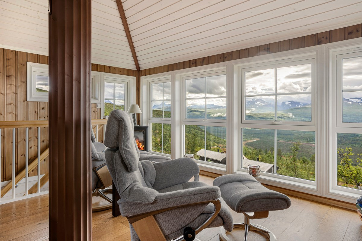 Oppe i 2.etasje er det etablert et panormatårn - her kan man nyte utsikten fra en komfortabel stressless