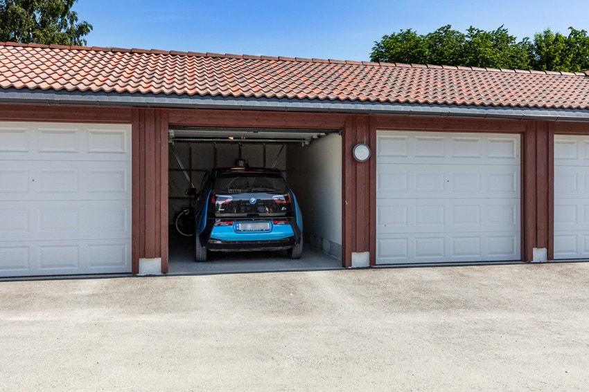 Garasje med el-lader Galleribilde