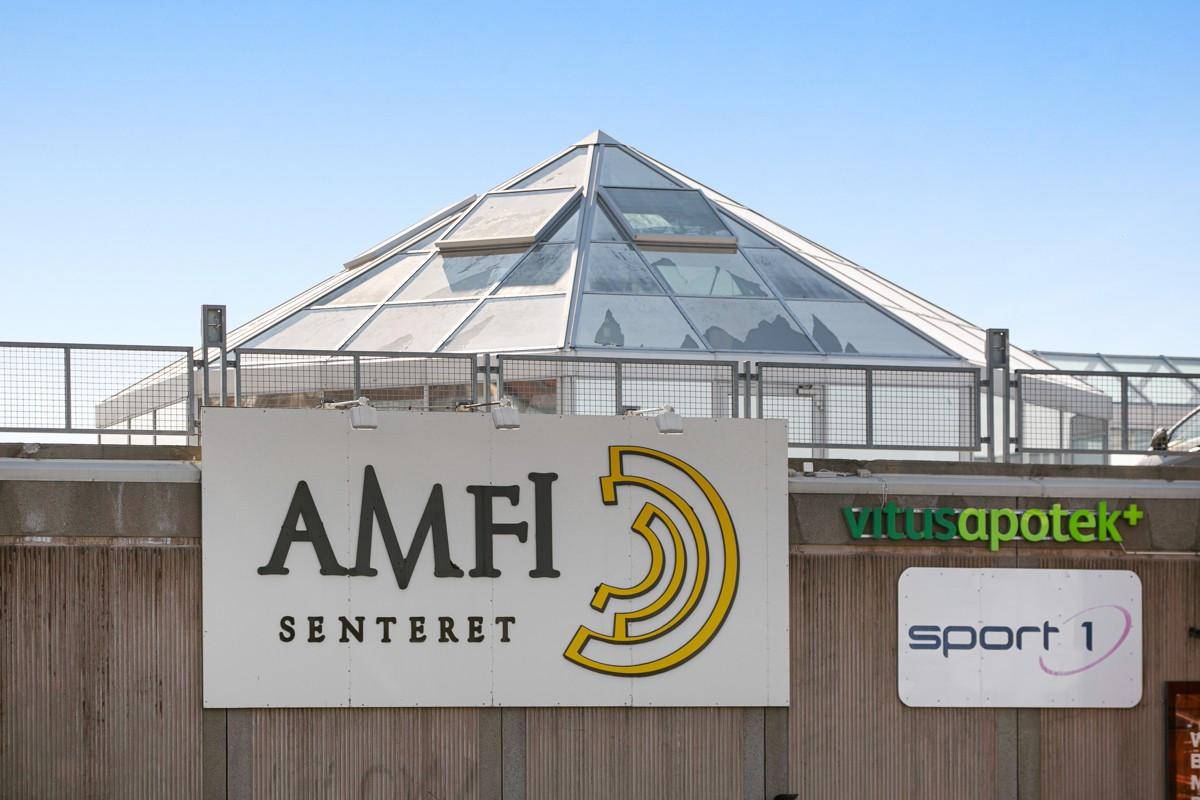 Kort vei til Amfi som byr på flere servicetilbud