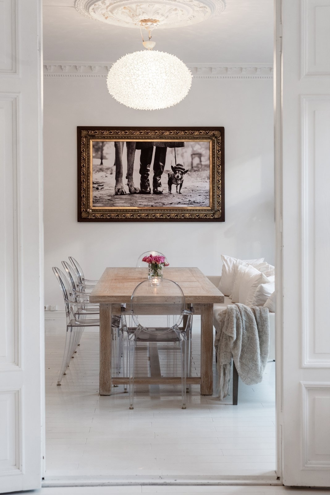 Her sett fra stue til spisestue hvor det lett kan dekkes til 18. Galleribilde