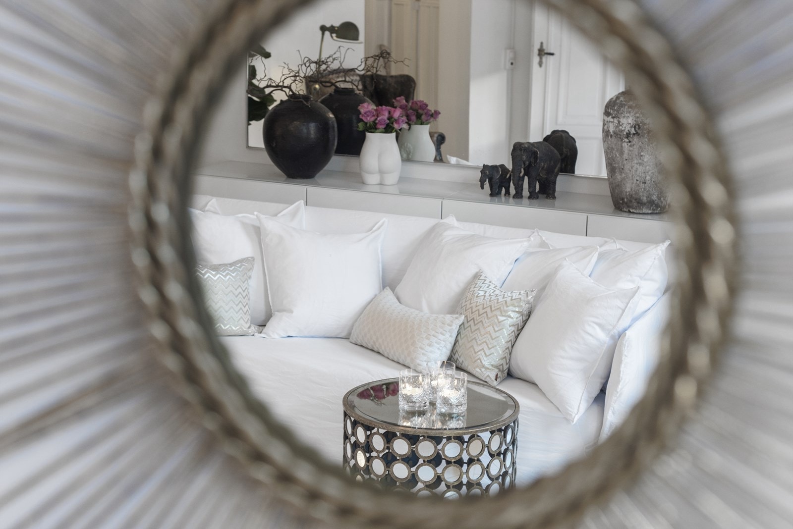 Leiligheten er lys og har blitt brukt i flere fotoshoots grunnet det fine lyset i boligen. Galleribilde