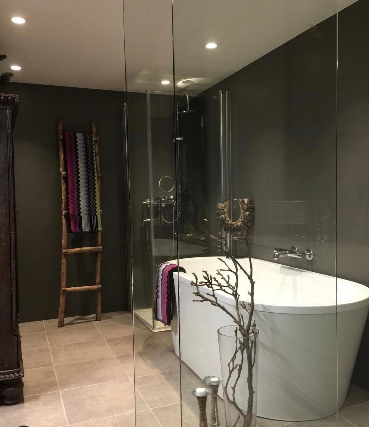 Tar du i bruk praktikantdelen selv får du enda et soverom med eget spa...142 kvm. gir mange muligheter. Galleribilde